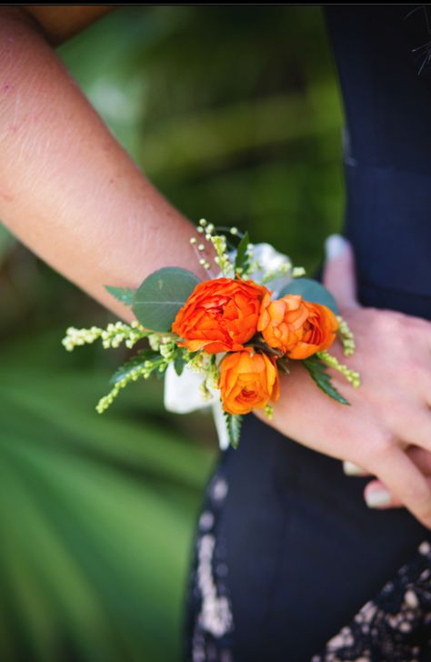 A striking & unique homecoming corsage made with ranunculus. Perfect for a little black homecoming dress. Photo by Rey of Light Photography. Corsage by The Front Porch Flowers. Pink Orange Corsage, Fall Corsage Homecoming, Orange Flower Corsage, Fall Wrist Corsage Homecoming, Orange Prom Corsage, Prom Flowers Orange Dress, Orange Prom Flowers, Corsages Homecoming, Prom Flower Ideas