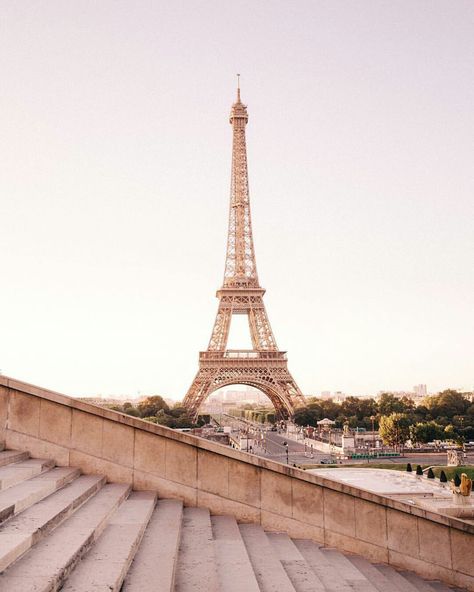 Travel Photo Ideas, Trocadero Paris, Stairs Ideas, Paris Place, Paris Summer, Travel Savings, Paris Paris, Paris Eiffel Tower, Napoleon Hill