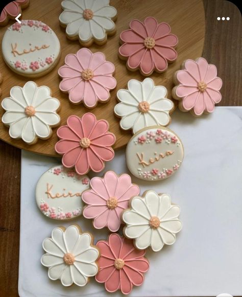 Cookie Decorating Butterfly, Easy Sugar Cookie Designs, Pink Flower Cookies, Easy Cookie Decorating Ideas, Country Cookies, Flooded Cookies, Spring Flower Cookies, Flood Cookies, Floral Cookies