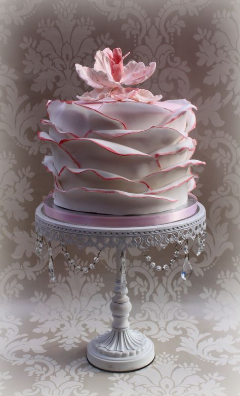 Cupcake Stands Diy, Tier Cake Ideas, Pink Ruffle Cake, Ruffles Cake, 19 Bday, Diy Cupcake Stand, Single Tier Cake, Cake Diy, Fairy Cake