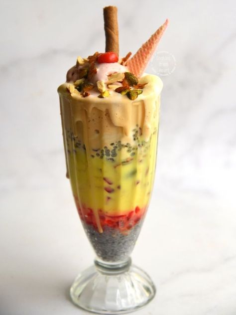 #CookingFromHeart Homemade Royal Falooda - delectable & oh-so-delicious summer special recipe with lots of fruits, nuts & ice creams! Falooda Ice Cream, Faluda Ice Cream, Rose Jelly Recipe, Royal Falooda, Kulfi Falooda, Chocolate Cherry Ice Cream, Homemade Spring Rolls, Fruit Milkshake, Falooda Recipe