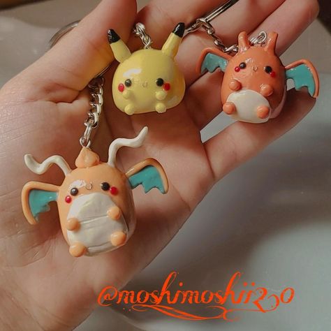 Modelling Clay Keychain, Pikachu Clay Art, Pokemon Clay Charms, Pokemon Clay Ideas, Pokemon Clay Art, Pokemon Polymer Clay, Pokemon Clay, Clay Pokemon, Clay Keychain