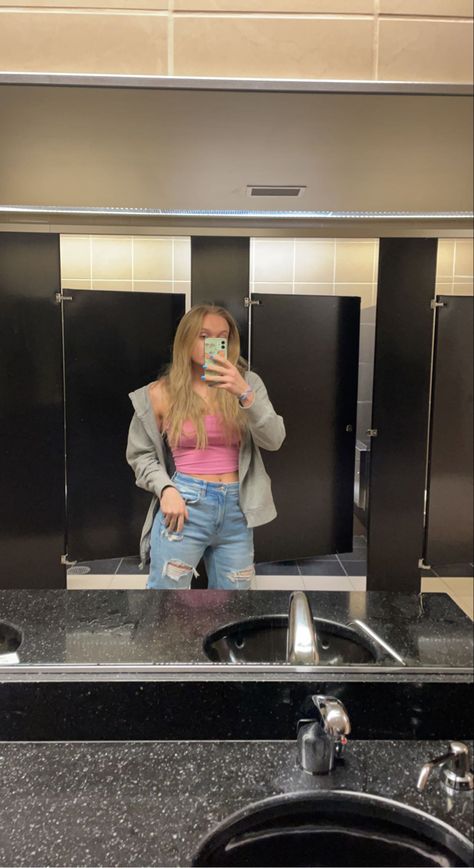 Pink crop top with ripped jeans Pink Crop Top Outfit Jeans, Pink Crew Neck Crop Top For Fall, Pink Top With Jeans Outfit, Crop Top Ripped Jeans Outfit, Pink Cropped Crop Top For Fall, Tight Crop Top Outfit, Trendy Fitted Pink Cropped Shirt, Pink Ribbed Cropped Top, Pink Crop Top Outfit