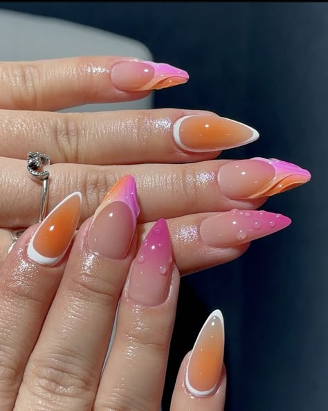 California Nails Designs, Almond Nails Designs Hawaii, Almond Peach Nails, Ferxxo Nails, Nails Simple Almond, Long Almond Nails Orange, Orange Seashell Nails, Peach Stiletto Nails, Yellow Summer Nails