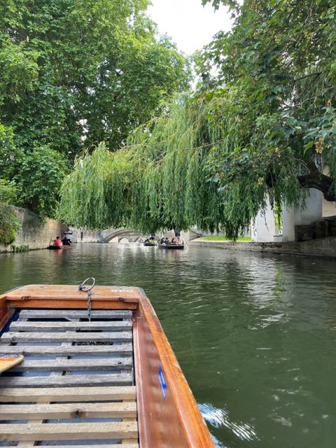 i saw a man fall out this day. #cambridge #punting #cambridgeuniversity #boat #water #nature #aesthetic Cambridge Punting Aesthetic, Cambridge Aesthetic, Cambridge Punting, Cambridge University, Cambridge, Puns, Indonesia, Pool, Water