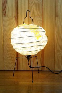 Picture of How to make a Japanese lampshade. Make A Lampshade, Lighting Room, Paper Lamps, Lamps Diy, Diy Pendant Light, Digital Media Design, Diy Plaster, Diy Lamps, Paper Lampshade