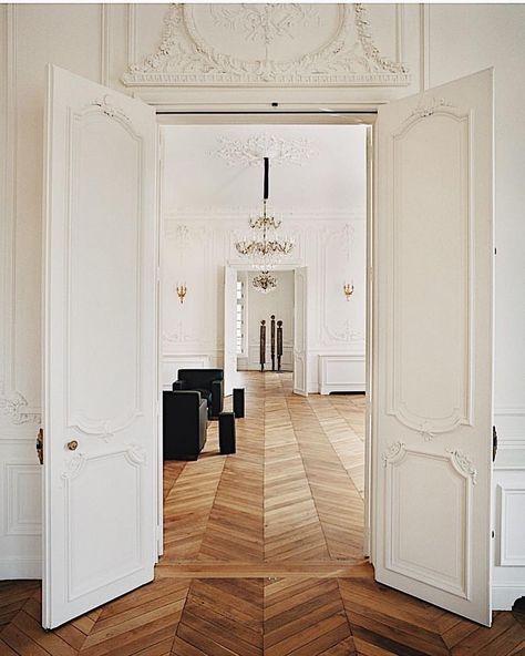 Doors, moldings Parisian Interior, Paris Home, Design Blogs, Parisian Apartment, Paris Design, Paris Apartments, Cheap Decor, Wood Flooring, Cheap Home Decor