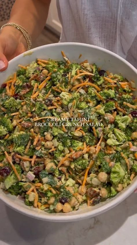 [ 🔴 INGREDIENTS 👇] Creamy Tahini Broccoli Crunch Salad by @healthfulradiance. . INGREDIENTS: • 1 cup of broccoli florets, finely… | Instagram Brócoli Salad, Broccoli Crunch Salad, Crunch Salad, How To Make Broccoli, Shredded Carrots, Chickpea Recipes, Carrot Salad, Summer Dishes, Broccoli Salad