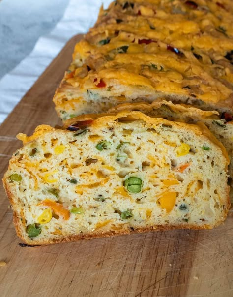 Savory Breakfast Bread, Breakfast With Bread, Gluten Free Quick Bread, Savory Bread Recipe, Recipes Savory, Pan Sin Gluten, Breakfast Bread Recipes, Spicy Cheese, Gluten Free Recipes Bread