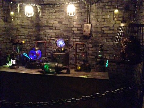 Halloween Laboratory, Frankenstein Lab, Steampunk Laboratory, Halloween Mad, Mad Scientist Halloween, Mad Scientist Lab, Asylum Halloween, Scientist Lab, Steampunk Items