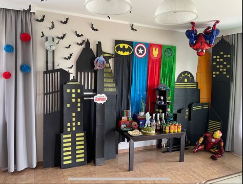 DIY Superheros Decoration 🦇 Diy Superhero Decor, Superhero Decorations Diy, Superhero Diy, College Fest, Superhero Decorations, Superhero Theme Party, Super Hero Theme, Dollar Tree Hacks, Superhero Party