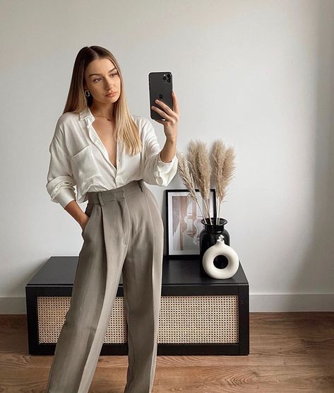 Lily Clark on Instagram: “Finally a pair of @zara trousers that aren’t 5 metres too long for me, what a time to be alive!! (shirt ref is 4387/028, trousers ref is…” Lily Clark, Blouse Outfit Ideas, Silk Blouse Outfit, Zara Trousers, Classy Work Outfits, Looks Chic, Blouse Outfit, Professional Outfits, Business Casual Outfits