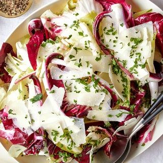 Thanksgiving Salads, Chicory Salad, Healthy Thanksgiving Sides, Thanksgiving Salad Recipes, Thanksgiving Salad, Healthy Thanksgiving Recipes, Bitter Greens, Caesar Salad Recipe, Leftover Turkey Recipes