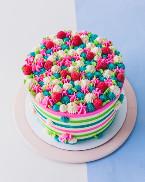 Viva Vanilla, Cute Cake Designs, Guava Cake, Coco Cake, Buttercream Piping, Cake Land, Buckwheat Cake, Striped Cake, Fancy Sprinkles