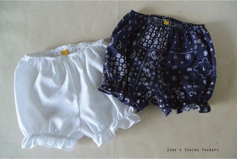 Toddler Bloomers with free PDF Pattern (Unisex Shorts Option) – Zune's Sewing Therapy Toddler Shorts Pattern, Kids Pants Pattern, Bloomers Pattern, Homemade Dresses, Baby Bloomers Pattern, Shorts Pattern Free, Sewing Shorts, Shorts For Girls, Sewing Baby Clothes