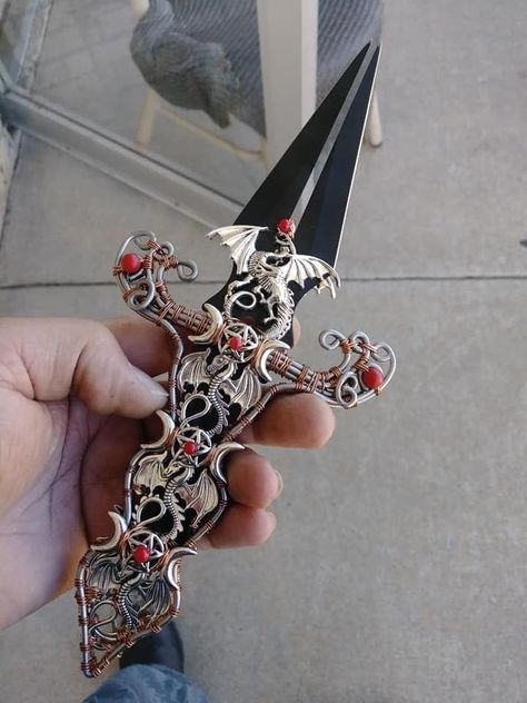 Fantasy Dagger, Knife Aesthetic, Pretty Knives, Netflix Account, Dagger Knife, Cool Swords, Outdoor Equipment, Knife Collection, Cool Knives