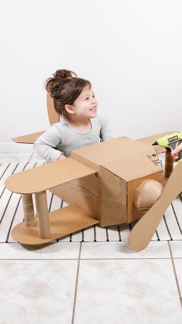 Diy Aeroplane For Kids, Cardboard Box Plane, Easy Paper Folding, Cardboard Airplane, Pilot Party, Cardboard Box Diy, Cardboard Boat, Cardboard Toys, Cardboard Box Crafts