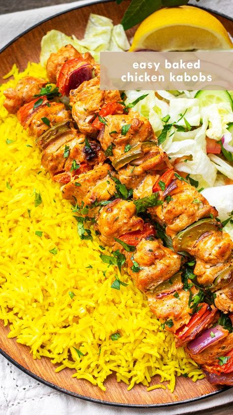 Easy Baked Chicken Kabobs Marinated Chicken Dinner Ideas, Skewer Food Ideas, Oven Baked Dinner Ideas, Kabob Recipes Oven, Oven Baked Meals, Baked Chicken Kabobs, Oven Kabobs, Chicken Kabobs In The Oven, Lunch Kabobs