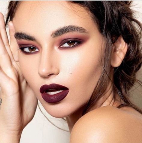 Burgundy Makeup Look, Burgundy Makeup, Vampy Makeup, Danessa Myricks, Pretty Makeup Looks, Viva Glam, Edgy Makeup, Pretty Makeup, Colorful Makeup