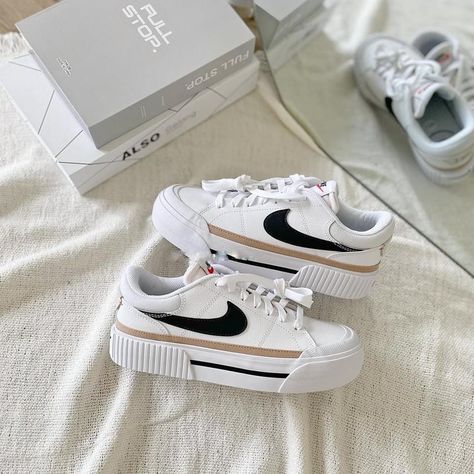 Streetwear Shoes, Xmas List, Shoe Inspo, Casual Style Outfits, Cute Casual Outfits, Cute Shoes, Fashion Inspo Outfits, Casual Style, Adidas Sneakers