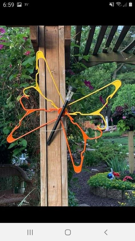 Coat Hanger Crafts, Clothes Hanger Crafts, Dragonfly Yard Art, Wire Hanger Crafts, Hanger Art, Bow Rack, Yard Art Crafts, Plastic Clothes Hangers, Backyard Summer