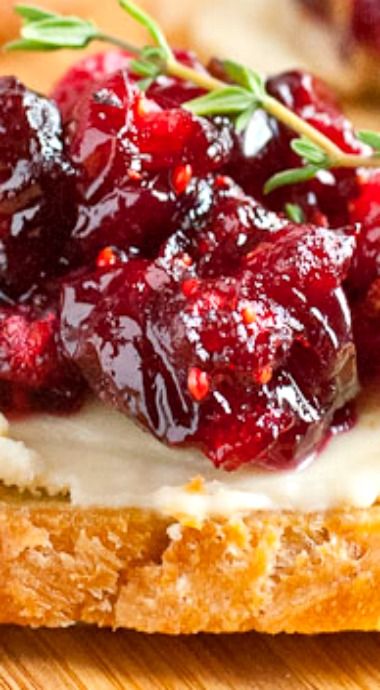 Roasted Balsamic Cranberry and Brie Crostini Cranberry Brie Crostini, Cranberry Brie Appetizer, Cranberry And Brie, Brie Crostini, Crostini Appetizer, Small Bites Appetizers, Brie Appetizer, Cranberry Brie, Delicious Appetizers