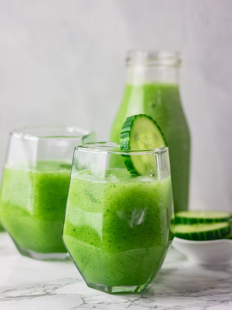 Cucumber Juice Recipe - The Dinner Bite Cucumber Detox Drink, Cucumber Drinks, Cucumber Juice Recipe, Green Energy Drink, Honey And Lemon Drink, Matcha Drink Recipes, Cucumber Drink, Cucumber Lemonade, Turmeric Drink