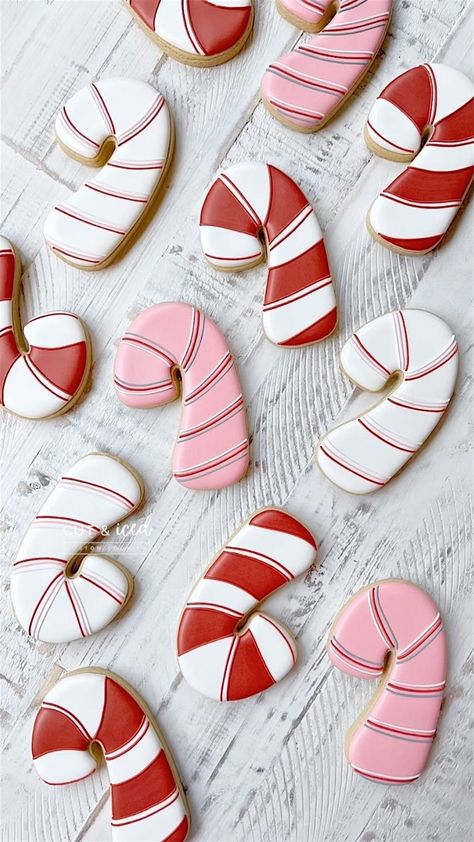 Candy Cane Decorated Sugar Cookies, Candy Cane Royal Icing Cookies, Candy Cane Decorated Cookies, Candy Cane Cookies Royal Icing, Candy Cane Sugar Cookies Decorated, Candy Cane Cookies Decorated, Christmas Iced Cookies, Xmas Cookies Decorated, Candy Cane Christmas Cookies