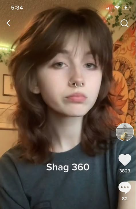 Shag Hairstyles 360, Shaggy Short Hair Grunge, Shaggy Wolfcut With Bangs, Shag Haircut Thick Hair, Shag 360, Shaggy Hairstyle Women, Shaggy Fringe, Indie Haircuts, Wolfcut With Wispy Bangs