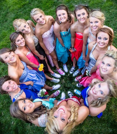 Cool Homecoming Pictures, Converse For Prom, Homecoming Photo Ideas Group, Homecoming Pictures Ideas, Homecoming Pic Ideas, Homecoming Group Pictures, Prom Boots, Homecoming Photo Ideas, Homecoming Pics