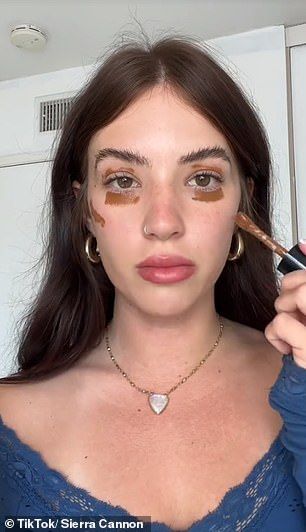 Gen Z are ditching concealer on their under eyes for bronzer Bronzer Under Eyes, Brad Pitt Daughter, How To Apply Bronzer, Under Eye Makeup, Light Concealer, Bronzer Makeup, Yankees Cap, Under Eyes, Los Angles