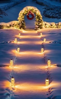 Christmas Pathway Lights Diy, Low Key Christmas, Christmas Light Decor Ideas, Christmas Lighting Outdoor, Christmas Walkway, Pathway Lighting Ideas, Outdoor Holiday Lights, Light Decor Ideas, Christmas Light Decor