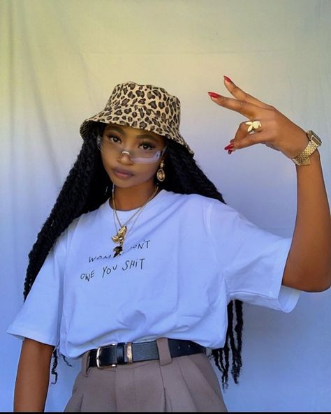 Snapback Outfit Black Women, 19 Birthday Ideas Outfit, Bucket Hat Outfit Black Women, 19 Birthday Ideas, 19 Birthday, Outfit Ideas Cute, Bucket Hat Outfit, Baggy Outfit Ideas, Plus Size Baddie Outfits