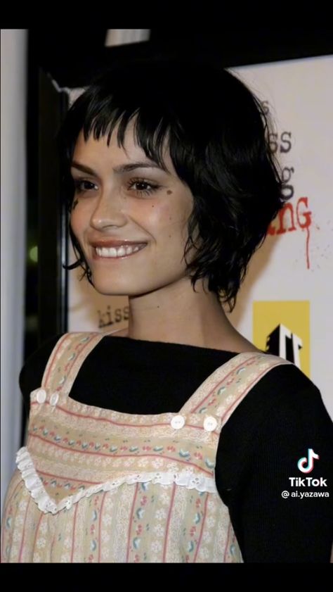 Shannyn Sossamon, Kiss Kiss Bang Bang, Shot Hair Styles, Hair Reference, Cut My Hair, Hair Inspo Color, Bang Bang, Grunge Hair, Dream Hair