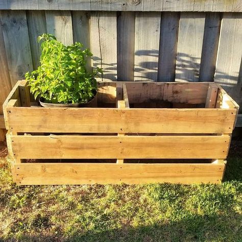 Pallet Wood Planter Boxes Diy, Wooden Pallet Planter, Planter Pallet Ideas, Wooden Crate Planter Ideas, Pallet Planters Ideas Easy Diy, Diy Wooden Flower Boxes, Pallet Planter Boxes Diy, Pallet Flower Boxes, Pallet Flower Planter