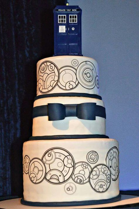 My amazing Doctor Who wedding cake. Date on top tier and our names on bottom tier translated into Doctor's Cot Gallifreyan. Cake by Babycakes in Houston,TX Doctor Who Wedding Cake, Doctor Who Wedding Theme, Nerd Wedding Cake, Geek Wedding Cake, Dr Who Cake, Doctor Who Cakes, Doctor Who Wedding, Wedding Reception Games, Nerdy Wedding