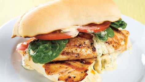 Spice up your fish sandwich with a refreshing lemon-dill spread. 🐟🍋🌿 Healthy Fish Sandwich Recipes, Tilapia Sandwich Recipes, Grilled Fish Sandwich, Tilapia Sandwich, Fish Sandwich Recipes, Grilled Tilapia, Bbq Fish, Fish Sandwiches, Dinner Looks