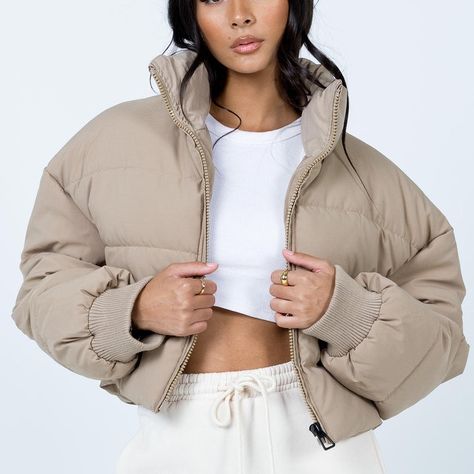 Short puffer jacket outfit