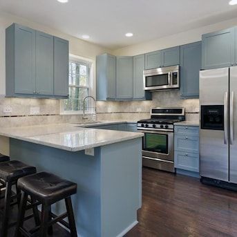 Cabinet Paint, Kabinet Dapur, New Kitchen Cabinets, Kitchen Cabinets Makeover, Blue Cabinets, Classic Kitchen, Cabinet Makeover, Kitchen On A Budget, Kitchen Remodel Idea