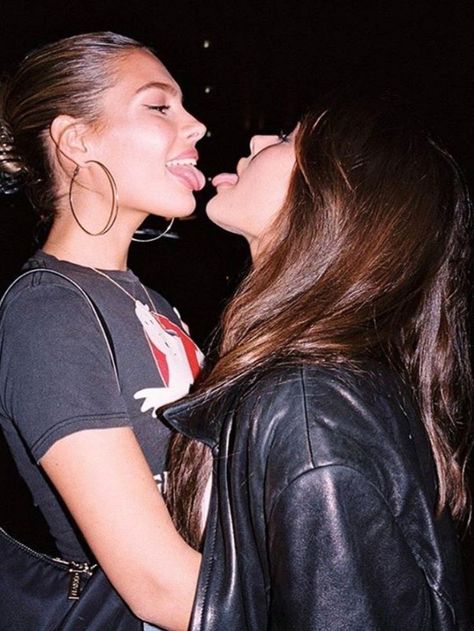 Claudia Tihan, Estilo Madison Beer, Madison Beer Style, Woman Loving Woman, Bestie Goals, Madison Beer, Friend Photoshoot, Best Friend Pictures, Cute Friends