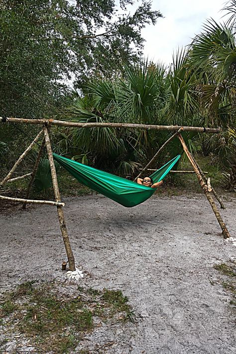 Diy Hammock Stand, Hammock Stand Diy, Trees For Kids, Bushcraft Shelter, Backyard Hammock, Diy Hammock, Hammock Tent, Outdoor Hammock, Bushcraft Camping