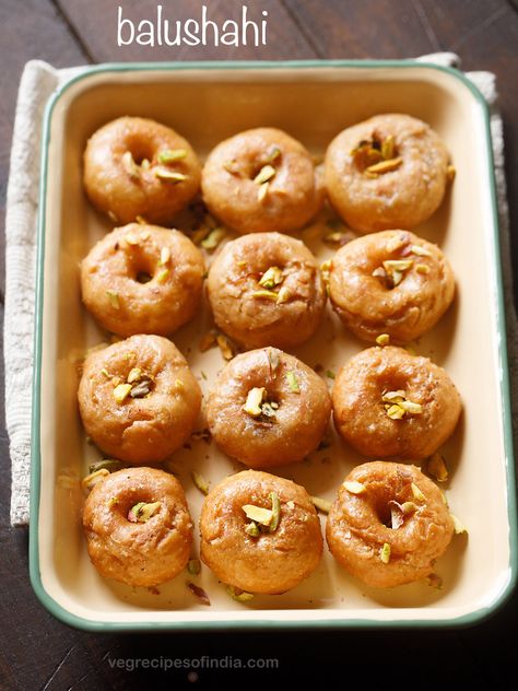 Badusha Recipe, Balushahi Recipe, South Indian Sweets, Coconut Barfi Recipe, Sabudana Recipes, Pakistani Desserts, Diwali Sweets Recipe, Easy Sweets, Diwali Sweets