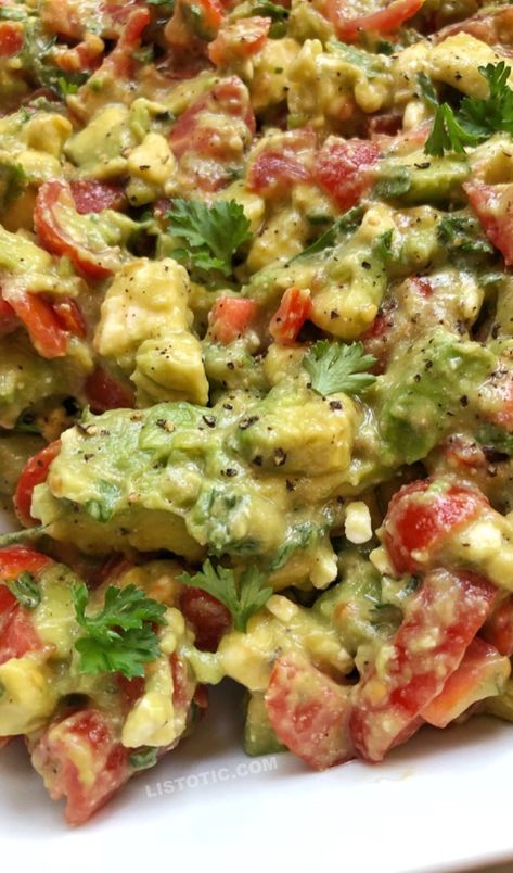 Avocado Crack Dip (Super easy party appetizer!) Avocado Dip Recipe, Appetizers Easy Finger Food, Finger Foods Easy, Party Appetizers Easy, Dip Recipes Easy, Party Appetizers, Party Appetizer, Avocado Recipes, Appetizer Dips