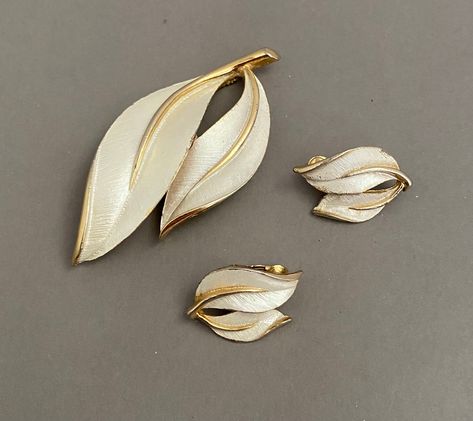 Brooch length 2 3/4 inches  Earrings            1 +     Inch  Bright and brushed gold tone metal with silver-tone-finish accents. Sleek and stylish vintage jewelry.  Signed on all 3 pieces: @SarahCov.  I do not know the age of this set although my estimate is late 1960s.  Good estate condition with light wear consistent with age and usage. Please view and enlarge the photos for condition assessment and to appreciate the features and design.  Thanks for visiting today. Questions welcome;  start a Flatware Patterns, Sarah Coventry Jewelry, Pin Earrings, Louisville Kentucky, Sarah Coventry, Vintage Costume Jewelry, Vintage Costumes, Gold Tone Metal, Vintage Brooches