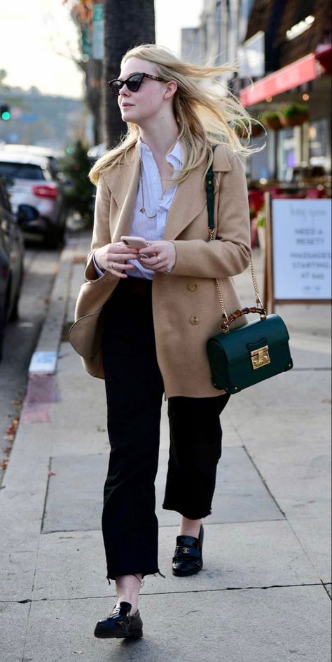 Elle Fanning Street Style Elle Fanning Casual, Elle Fanning Outfits, Elle Fanning Street Style, Elle Fanning Style, Lady Style, Dream Style, Street Style Winter, Style Spring, Celebrity Street Style