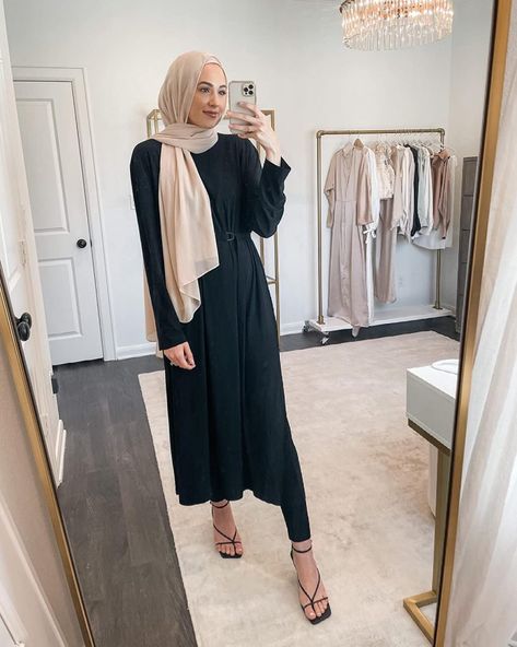 21+ Cute Summer Outfits With Hijab Fashion That Are Chic And Casual - Zahrah Rose Leena Snoubar, Hijabi Summer Outfits, Long Skirt Casual, Estilo Hijab, Casual Attire For Women, Hijabi Fashion Casual, Muslimah Fashion Outfits, Hijabi Outfits, Islamic Clothing