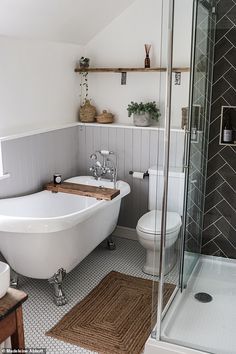 First-time buyer reveals how she turned a tiny bedroom into a spacious bathroom worthy of Instagram | Daily Mail Online English Cottage Bathroom, Bathroom With Tub, Cottage Bathroom, Bad Inspiration, Small Bathroom Ideas On A Budget, Tiny Bathrooms, Bathroom Ideas Modern, Tiny Bedroom, Small Bathroom Design