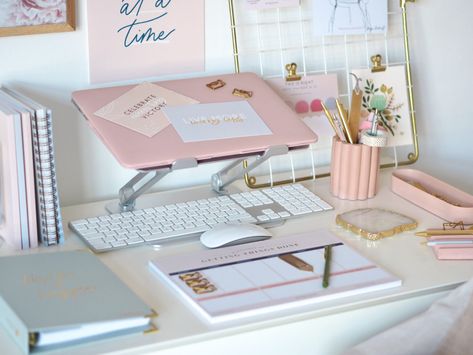 Working from home desk goals: Becca from Braids & Blooms | Martha Brook Teacher Desk Areas, College Desk, Work Cubicle, Feminine Home Offices, Iphone Life Hacks, Desk Goals, Find Instagram, Desk Inspiration, Cubicle Decor