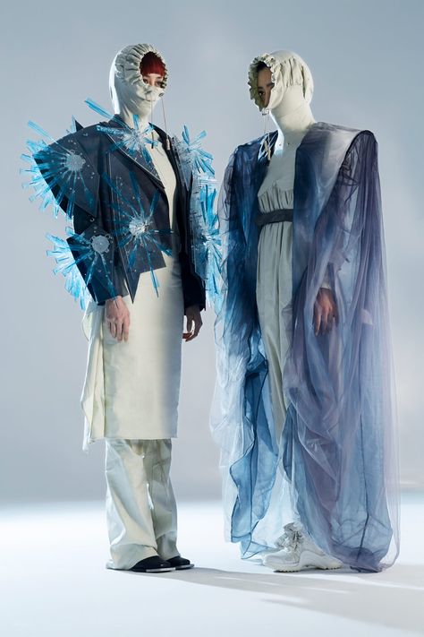 Nebula Inspired Fashion, Technology Inspired Fashion, Eco Futurism Fashion, Alien Clothes Concept, Fashion Design Aesthetic, Futuristic Fashion Design, Ice Fashion, Avangard Fashion, Underwater Fashion