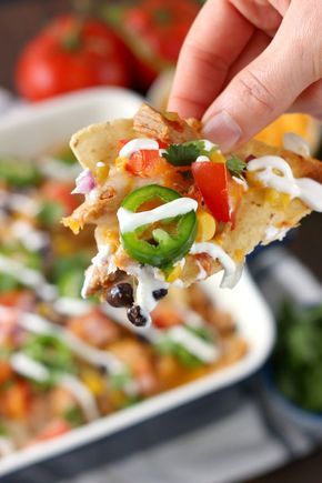 Loaded Southwestern Pork Nachos Recipe - a great party appetizer recipe. Pork Nachos Recipe, Breakfast Nachos, Chicken Nachos Recipe, Pork Nachos, Plats Healthy, Game Day Party, Diy Easy Recipes, Shredded Pork, Nachos Recipe